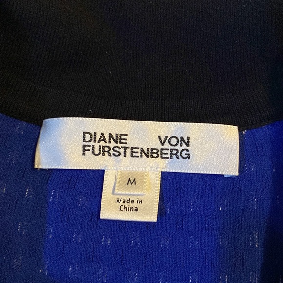 Diane Von Furstenberg Collared Knit Shirt with front top zipper. Size Medium - Picture 2 of 16